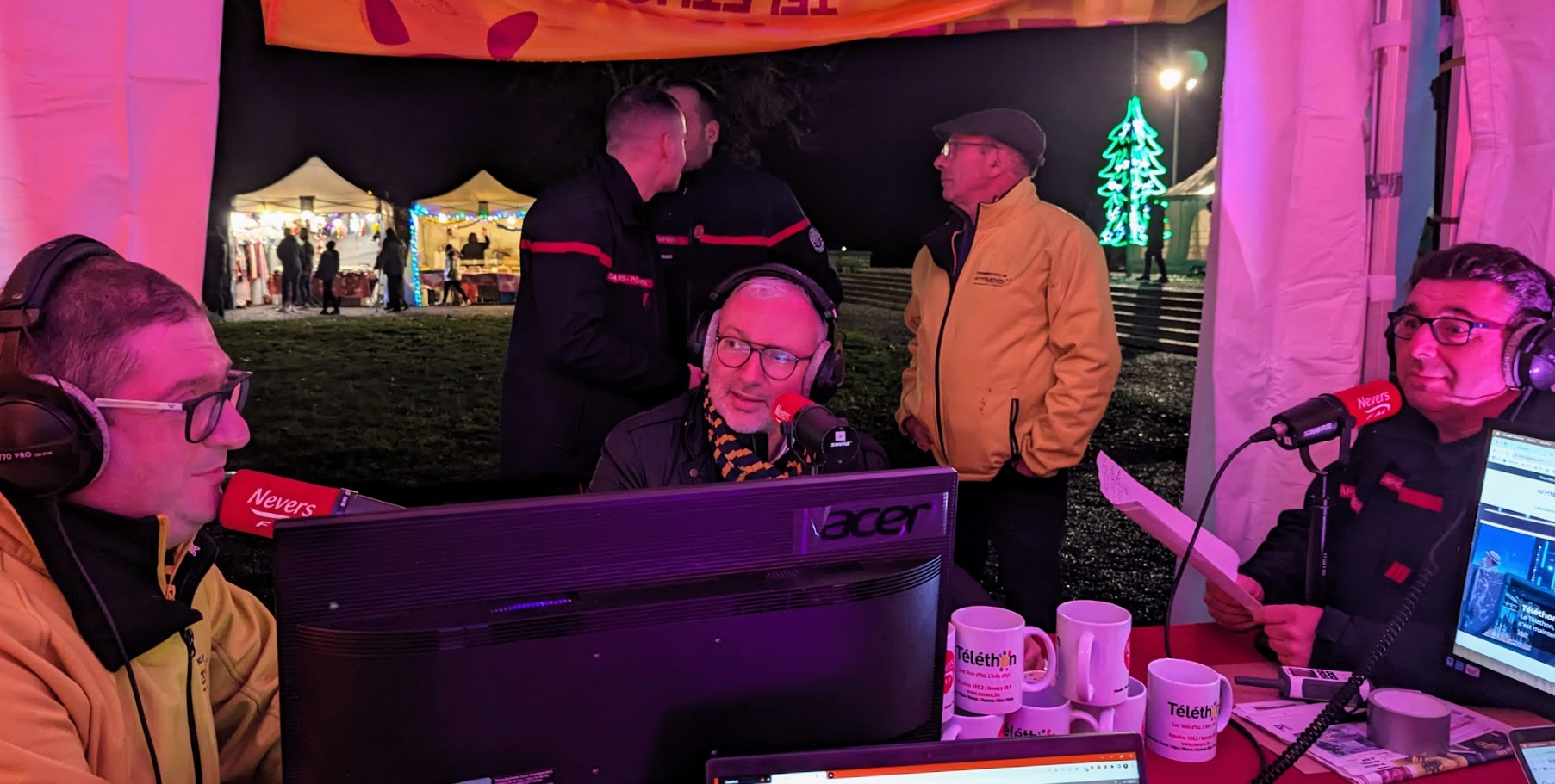 23-12-09 - Denis Thuriot, maire de Nevers, et Eric Gaillard, secr&eacute;taire de l'Amicale des Pompiers de Nevers.jpg (242 KB)