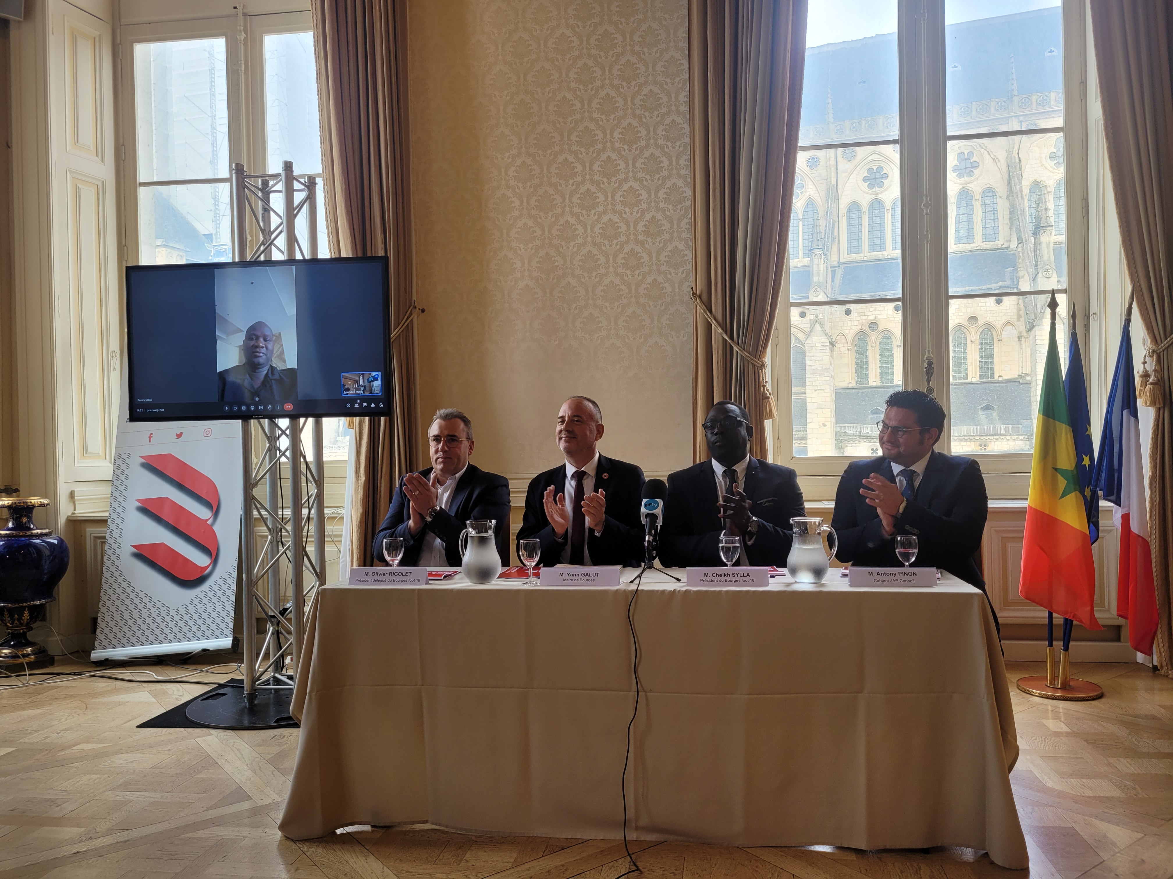 Conf bourges.jpg (3.02 MB)